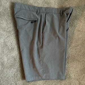 Old Navy Men’s flat front short.